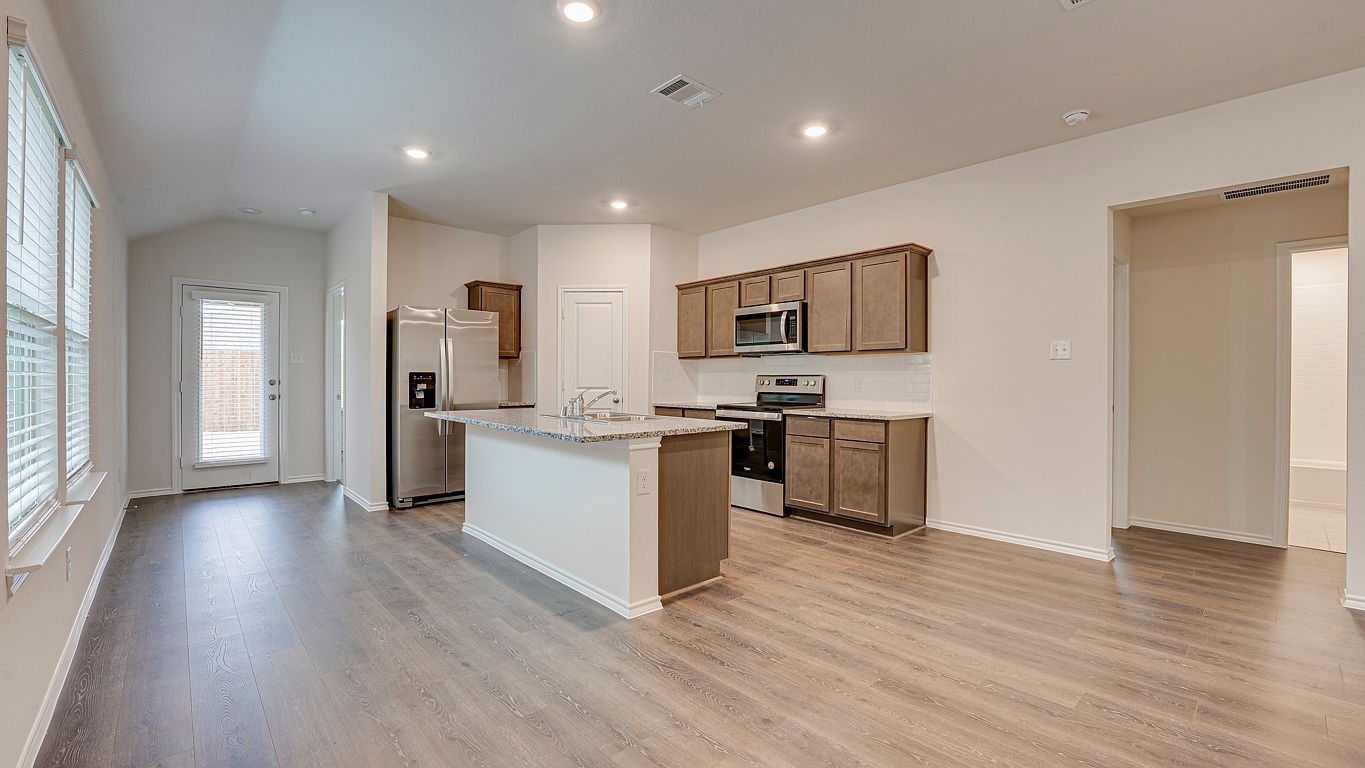 imgi_467_88c4e71f9cbf3669846b2fdbfbeec503-uncropped_scaled_within_1536_1152